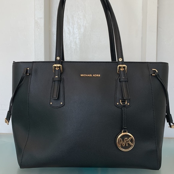 Michael Kors Bag Large Voyager Tri-Compartment Leather Tote Bag - Picture 3 of 17